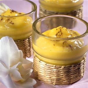 Mango mousse with coconut milk