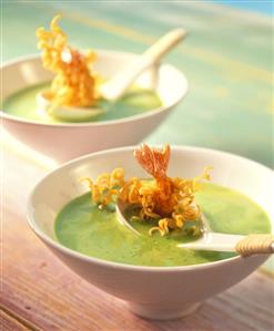 Ramsons & coconut soup with shrimps & egg noodles