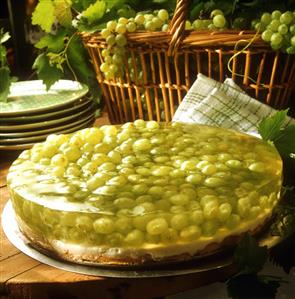 Grape gateau with white wine jelly