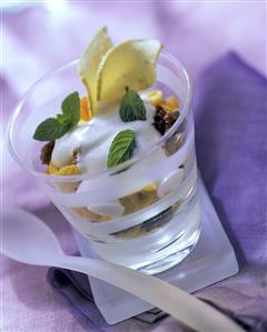 Fruit muesli with banana mousse (1)