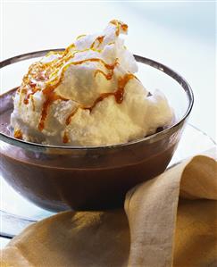 Chocolate pudding with meringue cloud & caramel strands (3)