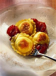 Sweet quark Maultaschen (pasta envelopes) with plum compote