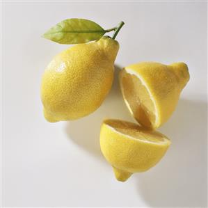 One whole and one halved lemon