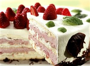 Strawberry ice cream cake