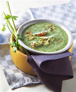 Cream of spinach soup with chicken and mushrooms (1)