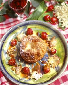 Mini-gugelhupf with cherries and elderflowers