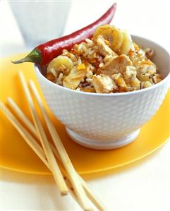 Spicy rice with turkey, dates and bananas