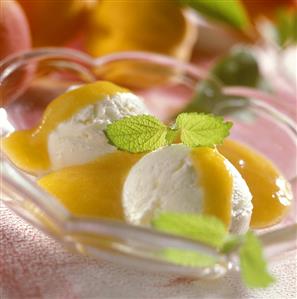 Dairy ice cream with apricot sauce