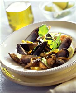 Mussels with citrus fruits