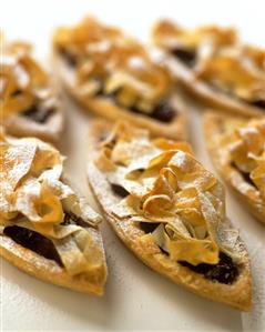 Pastry boats with mincemeat filling