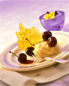 Quark dumplings with cherries in port wine