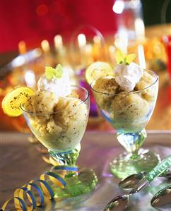 Kiwi fruit sorbet in two glasses