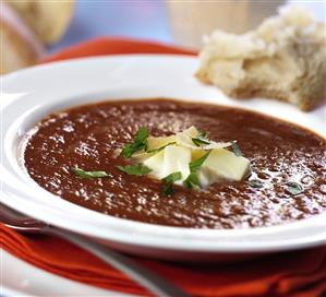 Tomato soup with fresh and dried tomatoes