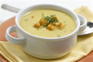 Pea soup with croutons