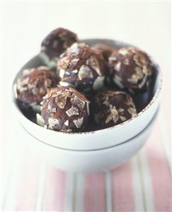 Zwieback (rusk) truffles with flaked almonds