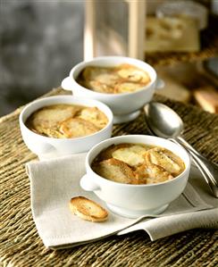 Onion soup with toasted baguette slices (2)