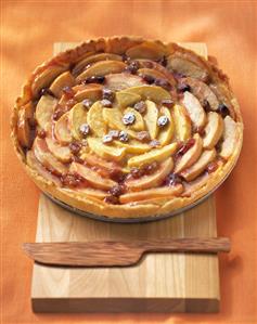 Apple cake with redcurrant jelly