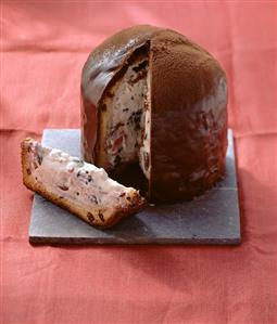 Panettone with chocolate icing & ricotta & rumtopf filling (2)