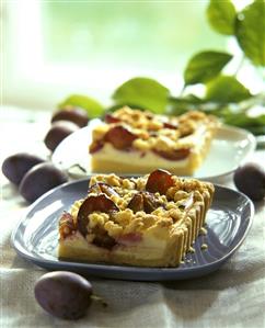 Plum cheesecake in slices