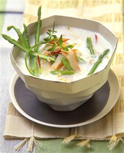 Coconut soup with asparagus and crab (2)