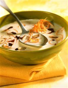 Creamy scorzonera soup with pumpkin seeds