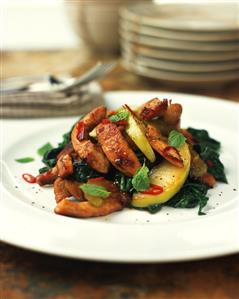 Spicy turkey breast with spinach and apple