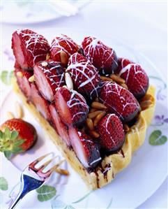 Tart with chocolate-coated strawberries (2)