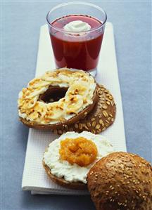 Sesame roll with apricot puree, banana bagel & vegetable juice