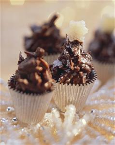 Almond clusters in sweet cases (1)