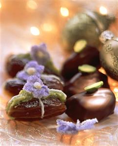 Pistachio dates (dates stuffed with pistachio marzipan, 1)