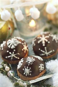 Chocolate marzipan biscuits with black cherries (3)