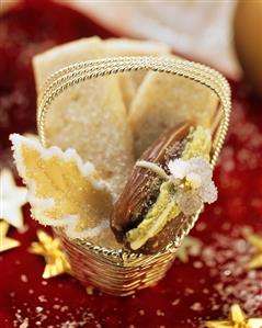 Vanilla biscuits, stuffed dates and shortbread