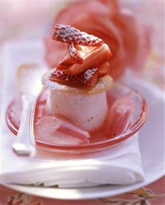 Strawberry whip on rhubarb compote (1)