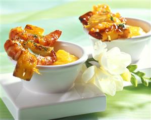 Barbecued shrimp kebabs with mango sauce