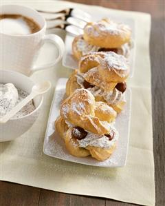 Cream puff, filled with vanilla & poppy seed cream & cherries