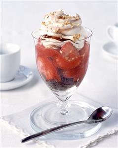 Strawberry sundae with chocolate cream