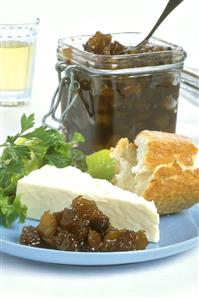 Quince and raisin chutney to eat with soft cheese (2)