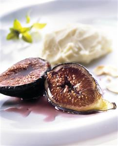 Poached figs with cream cheese