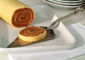 Sponge roll with guava jam (Bolo de rolo)