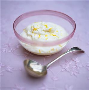 Orange brandy mousse as accompaniment to Christmas pudding