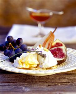 Fresh goat's cheese with pine nuts, honey and fruit