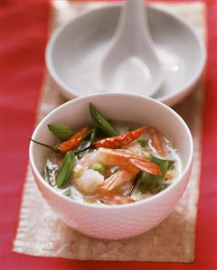 Coconut milk soup with shrimps (1)