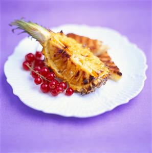 Barbecued pineapple quarter (1)