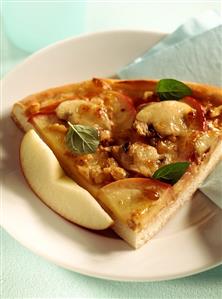 Apple pizza (savoury apple cake with mushrooms and nuts, 1)