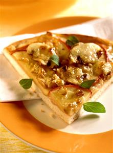 Apple pizza (savoury apple cake with mushrooms and nuts, 2)