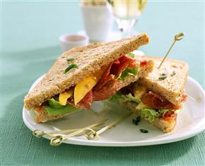 Exotic turkey salami and mango sandwich. Receta disponible TR