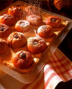 Tray-baked baked apple cake