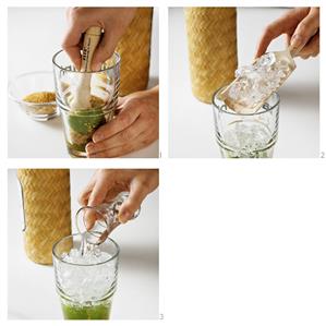 Making Caipirinha