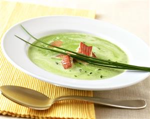 Creamed pea soup with trout fillets