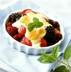 Berry gratin with pine nuts